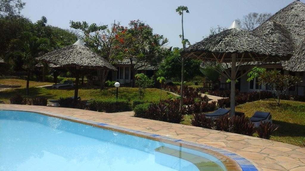 Kinondo Poa Hotel Diani Beach Bagian luar foto